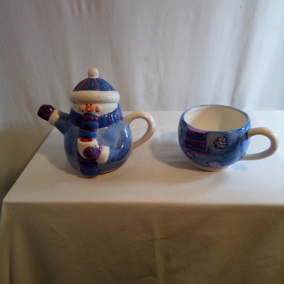Christmas blue snowman teapot And cup . Beautiful Condition - Picture 9 of 12